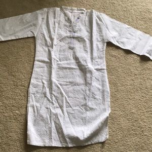 Ladies kurti, cotton, white, embroidered